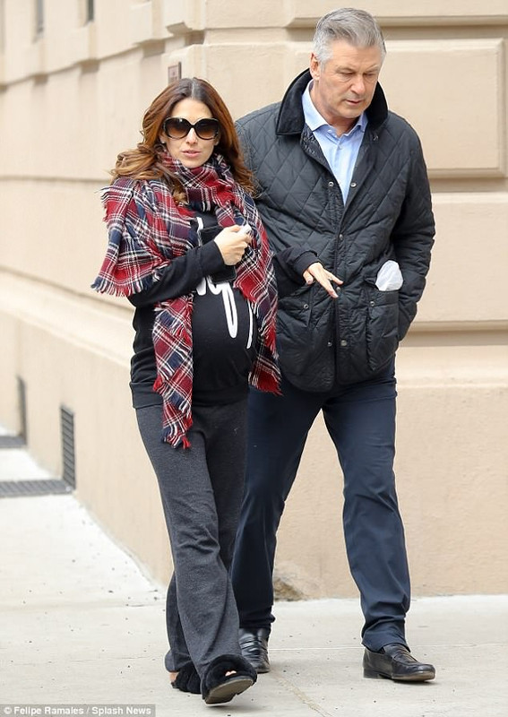 4B15391F00000578-5608685-Happy_together_Alec_Baldwin_and_wife_Hi