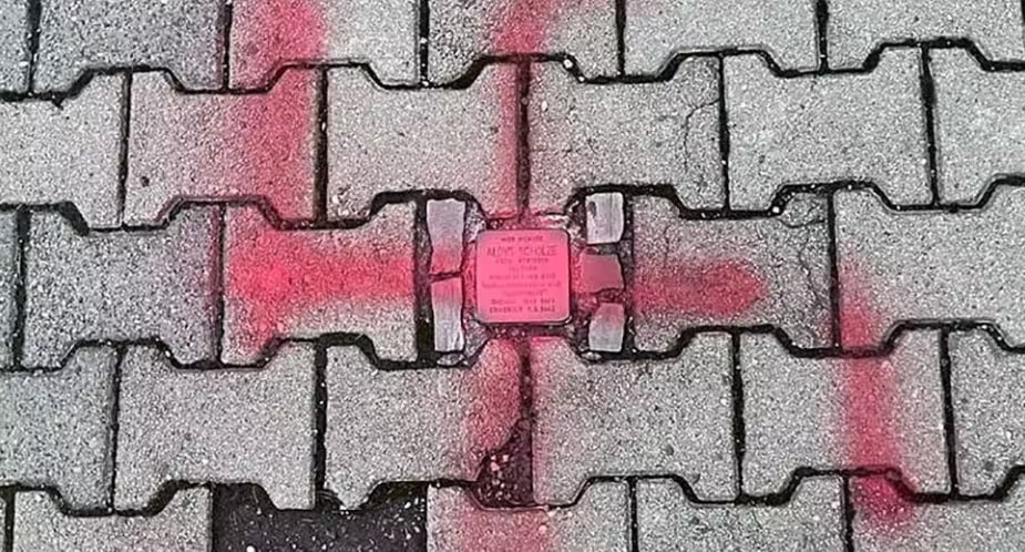 Drezdene nežinomi asmenys išniekino atminimo ženklus nacių teroro aukoms