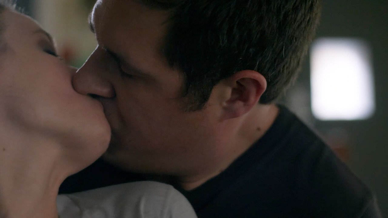 Love.S02_compilation.00_02_07_11.Still015