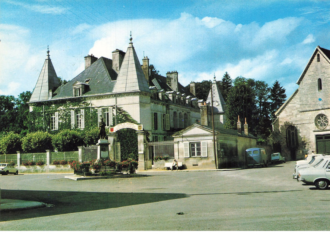Place Moreau et le château