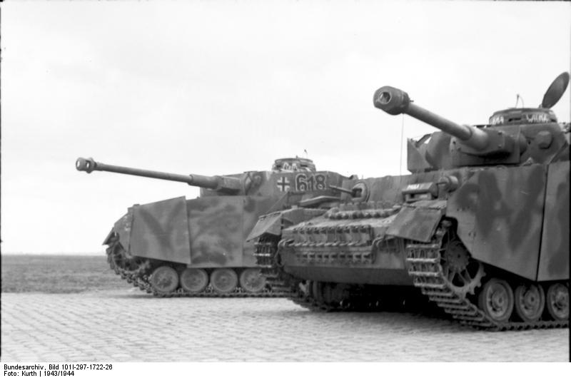 Panzer IV estacionados en el Norte de Francia, durante el periodo de formación de la División