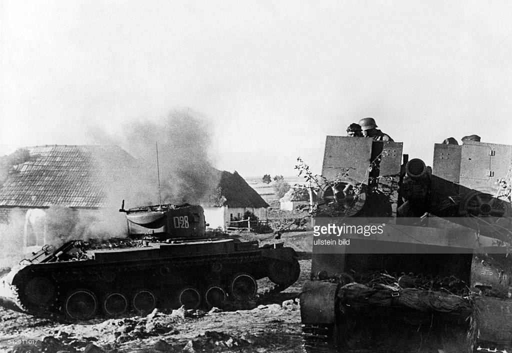 ) Brennender Sowjetischer Panzer- ohne Ort- 1942