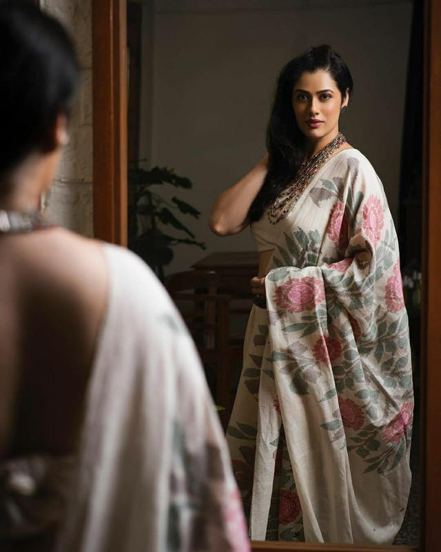 13-Girija-Oak-Godbole-Beautiful-Photos-in-Saree-My-Vantage-Point