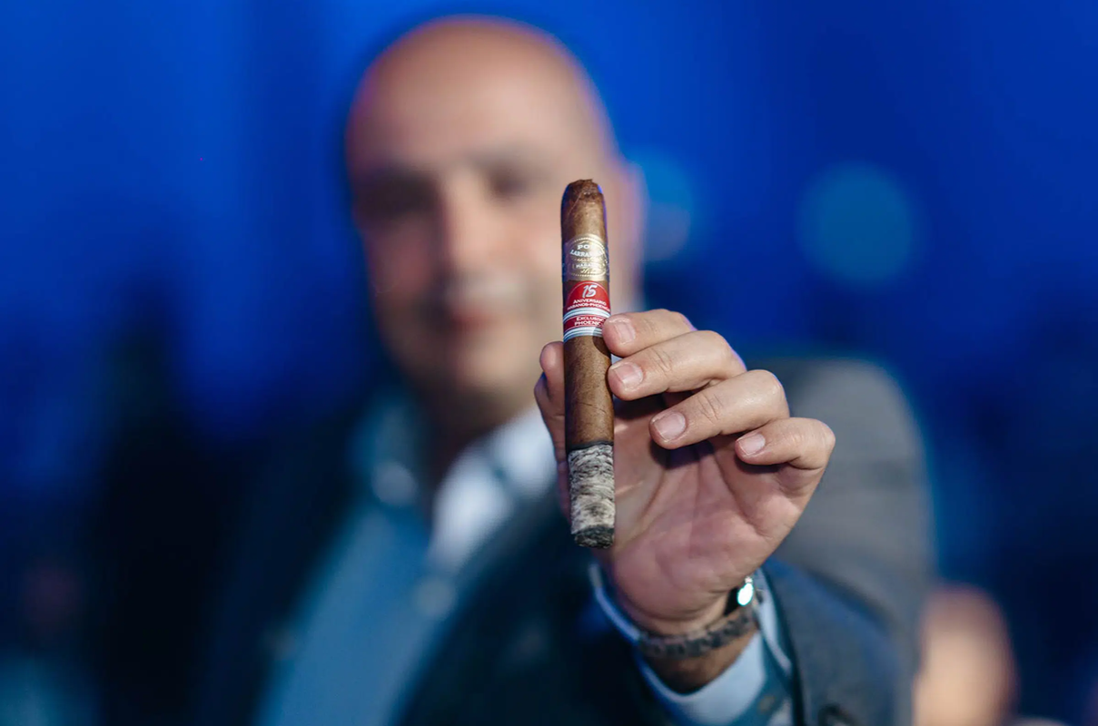 Por-Larranaga-Fenix-Edicion-Regional-Phoenicia-jpg-webp-2400×1601-