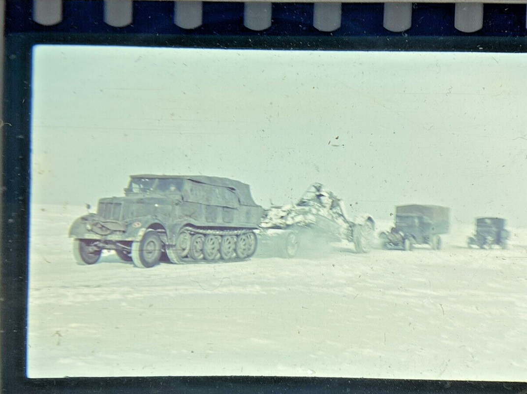 Agfacolor Farbdia Russland SDKFZ Halbkette Zugmaschinen Anhänger LKW