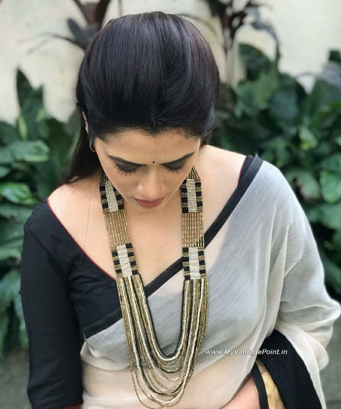 10-Marathi-Mulgi-Girija-Oak-Godbole-Photos-Wallpapers-in-Traditional-Look-My-Vantage-Point