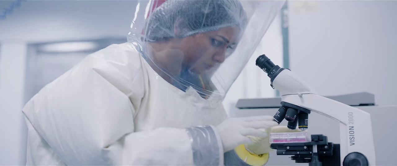 The-Vaccine-War-2023-DSNP-WEBRip-Hindi-720p-10bit-HEVC-DDP-5-1-ESub-mkv-0001