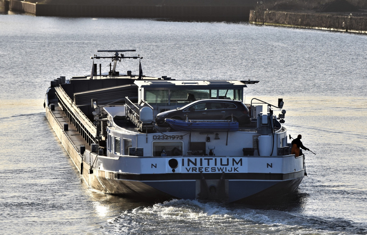 2022.02.26 WAN INITIUM 06 (1940x1244)