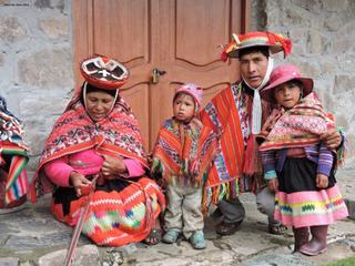 https://i.postimg.cc/yNvfj0kF/andean-peruvian-family.jpg