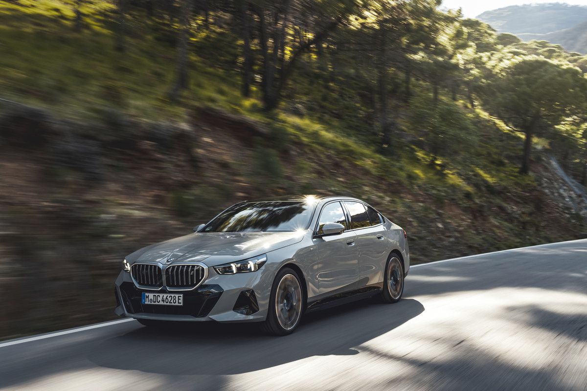 P90504997_highRes_the-new-bmw-i5-edriv