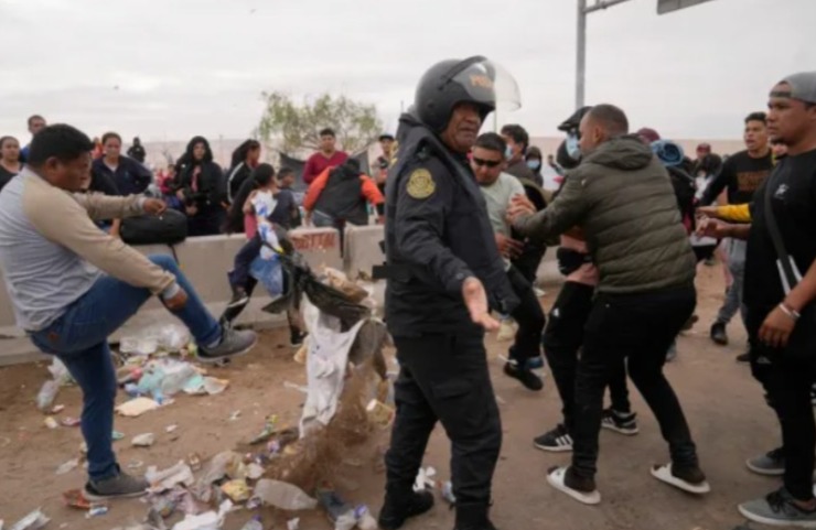 Migrantes en frontera Perú y Chile Migrantes en frontera Perú y Chile