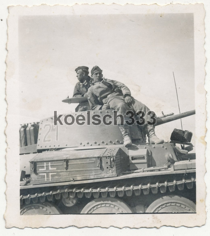 Foto Panzermänner auf Panzer 38(t) vom Panzer Reg 21 in Russland 20 PD (2)