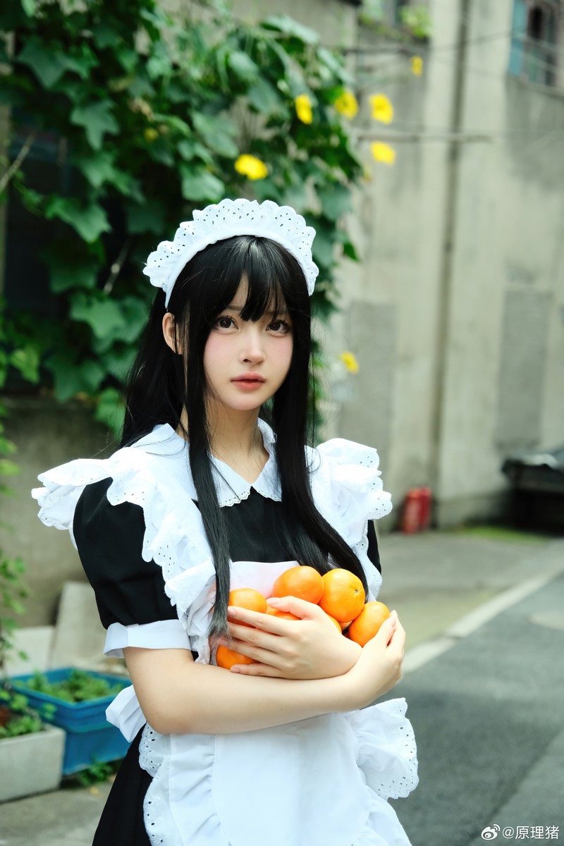 白莉爱吃巧克力 深巷女仆 Cosplay 写真【11P｜487MB】插图7