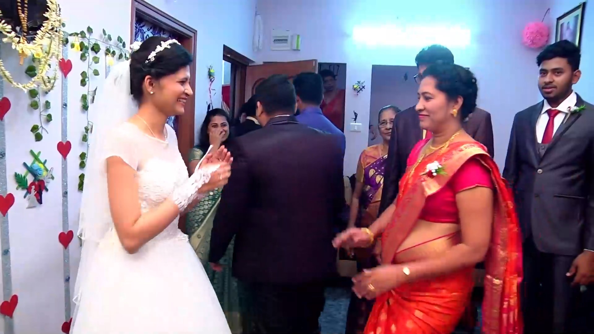 Tulu auntys navel slip in red saree mkv snapshot 00 08 852 — Postimages