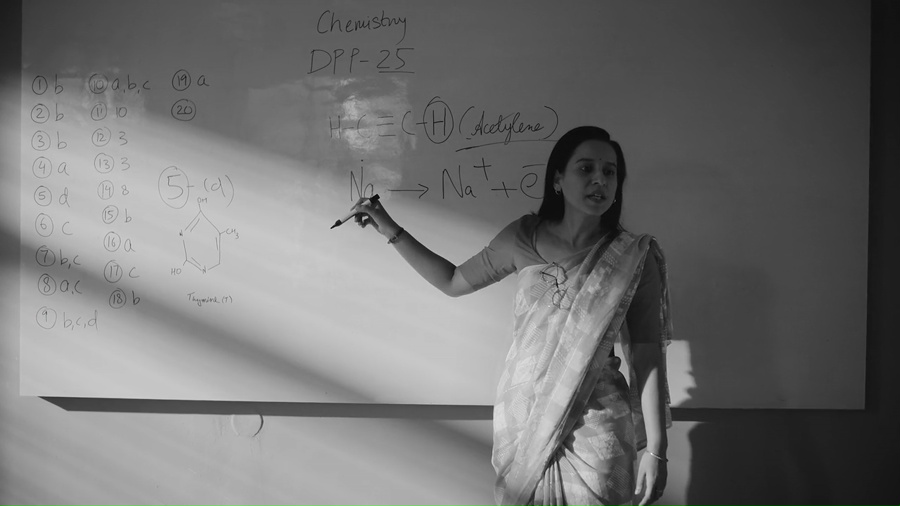 Kota Factory (2024) Season 3 [Hindi + Tamil + Telugu + English] WebRip 480p, 720p ESub - Complete Screenshot