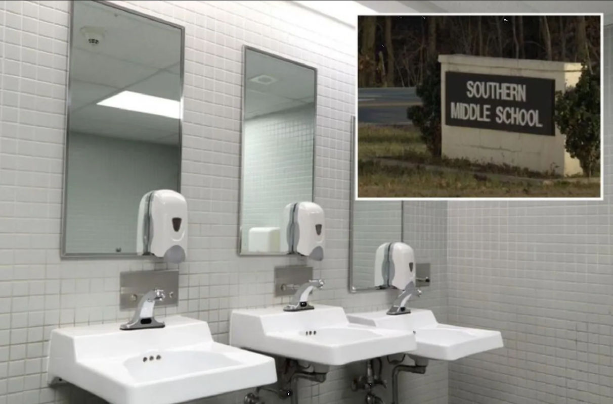 Escuela de Estado Unidos se hace viral por quitar los espejos de los baños