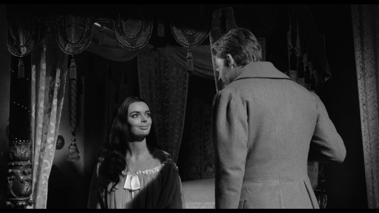 mpv-shot_Danza.Macabra.Castle.of.Blood.1964.2160p.UHD.BDREMUX.HDR.HEVC.-Нечипорук_00_33_09_0008