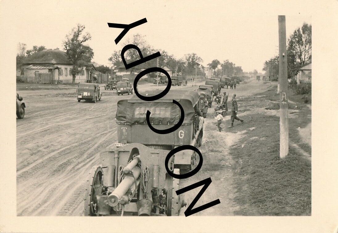 Foto WK II Russland Wehrmacht mit SDKF Zugmaschinen Geschütz Einheit