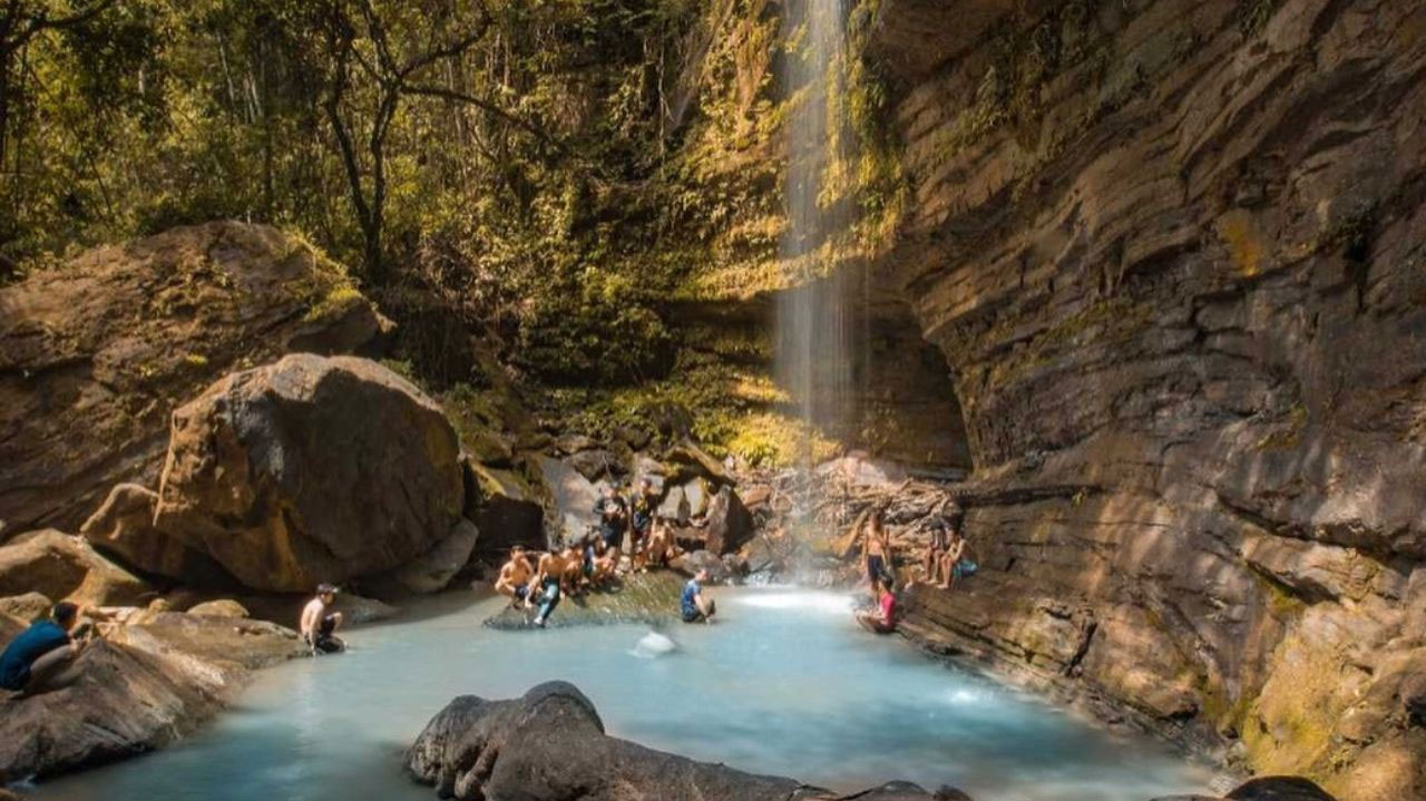 Aktivitas Wisata Air Terjun Tembinus