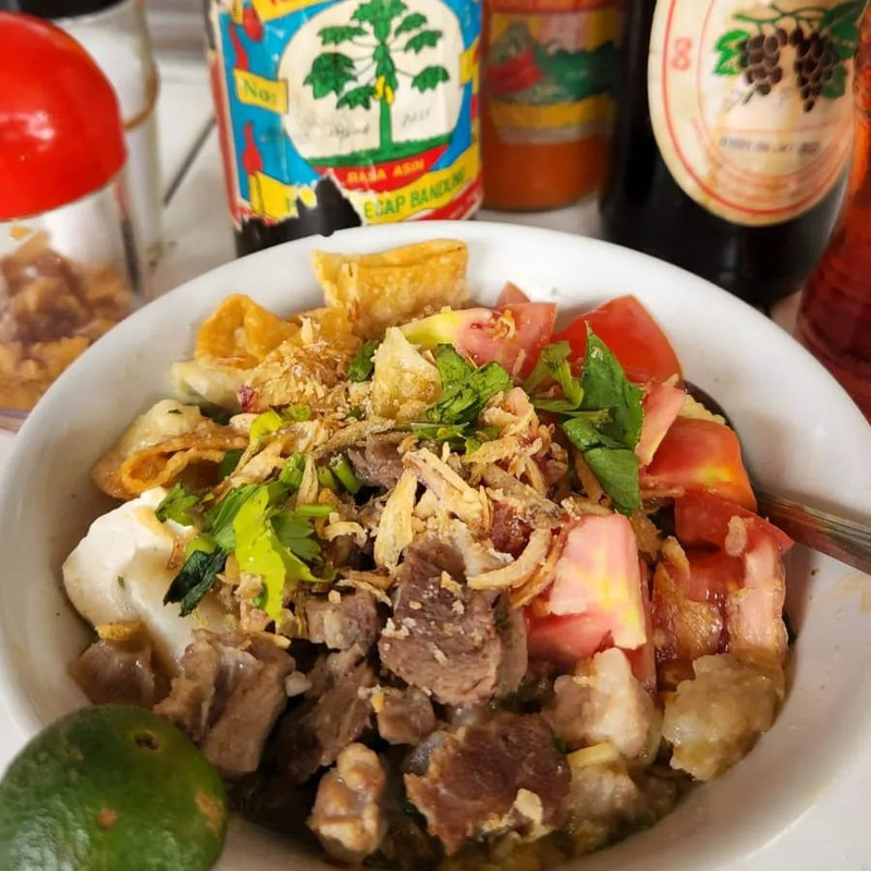 Tjuankie Stasion, pilihan tempat makan siang enak di Bandung yang lagi hits dan viral baru-baru ini. Simak daftar menu dan harganya.