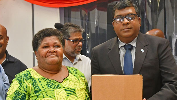 Pineapple-farmer-Titilia-Ravulala-sm