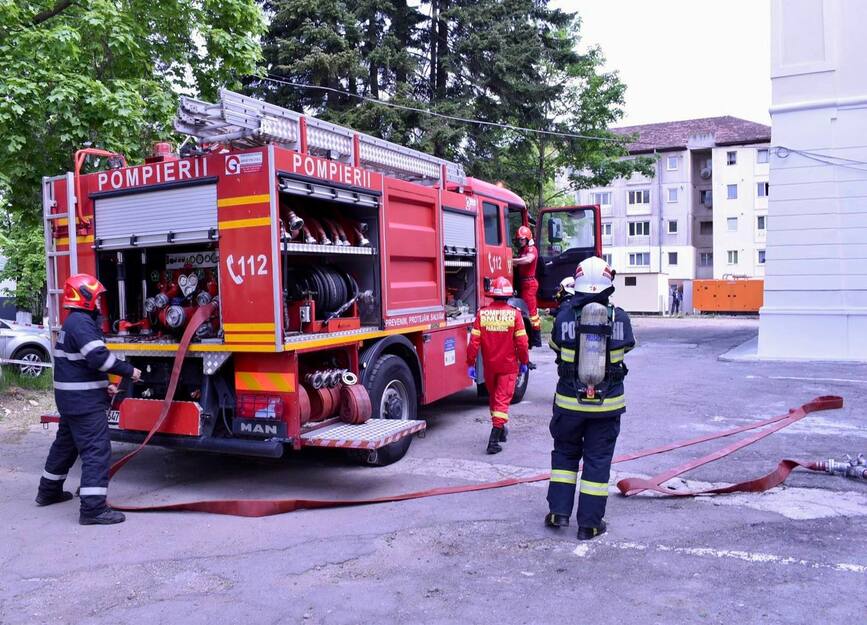 [Imagine: Incendiu-la-Spitalul-Militar-din-Sibiu-1.jpg]