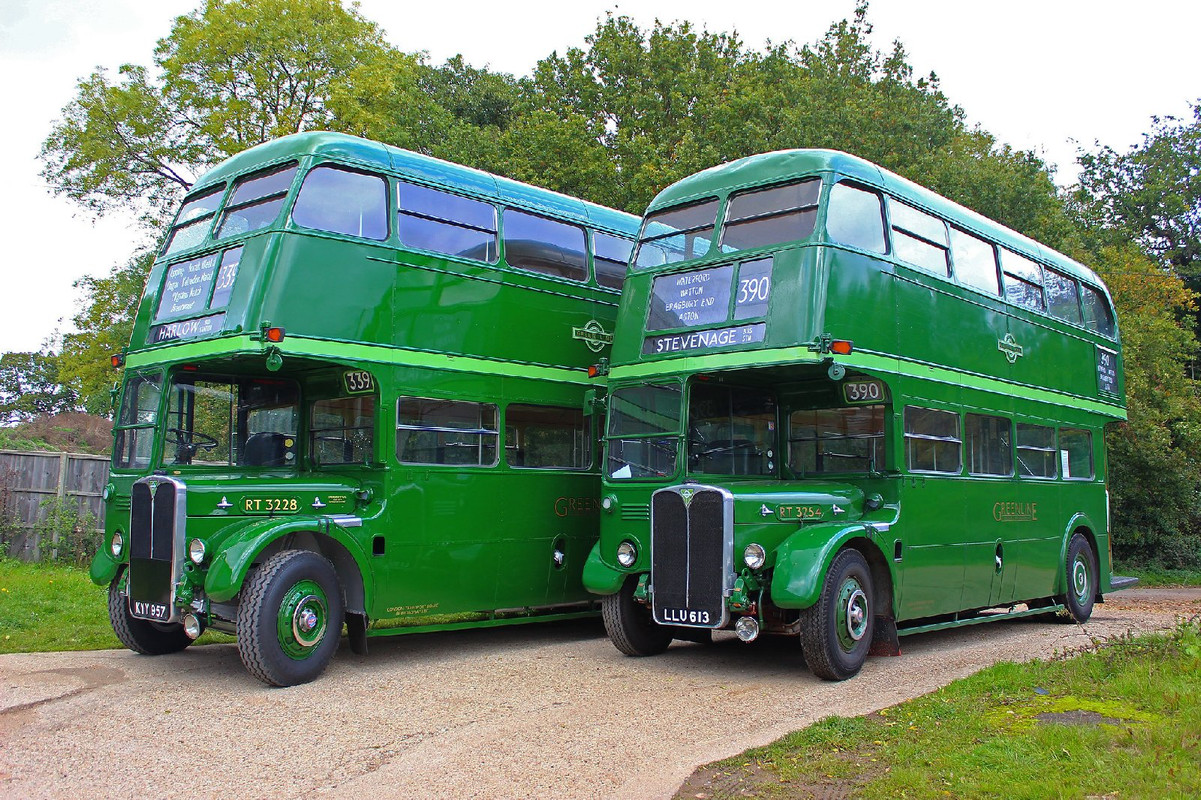 green-vintage-buses.jpg