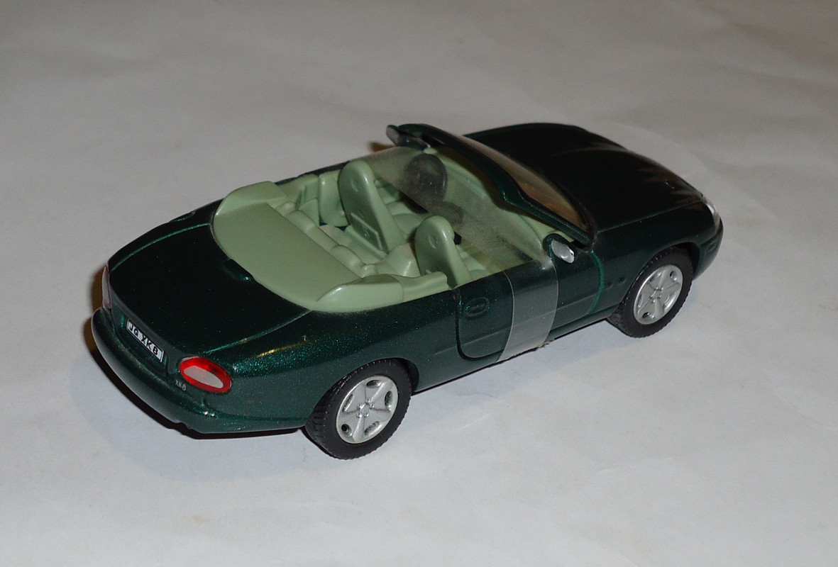 Jaguar-XK8 Convertible1