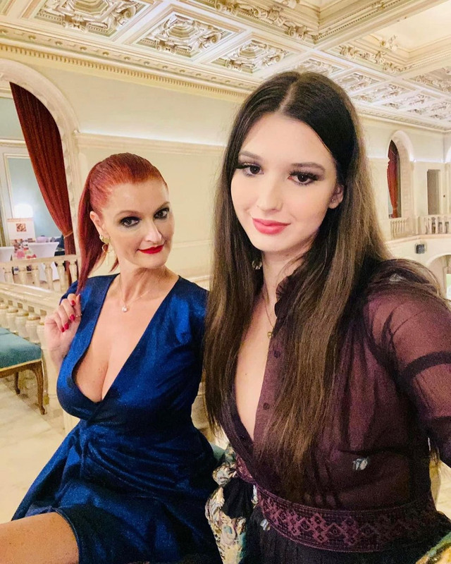 8E7F83BF-DFA8-45D9-B333-534AC495D041