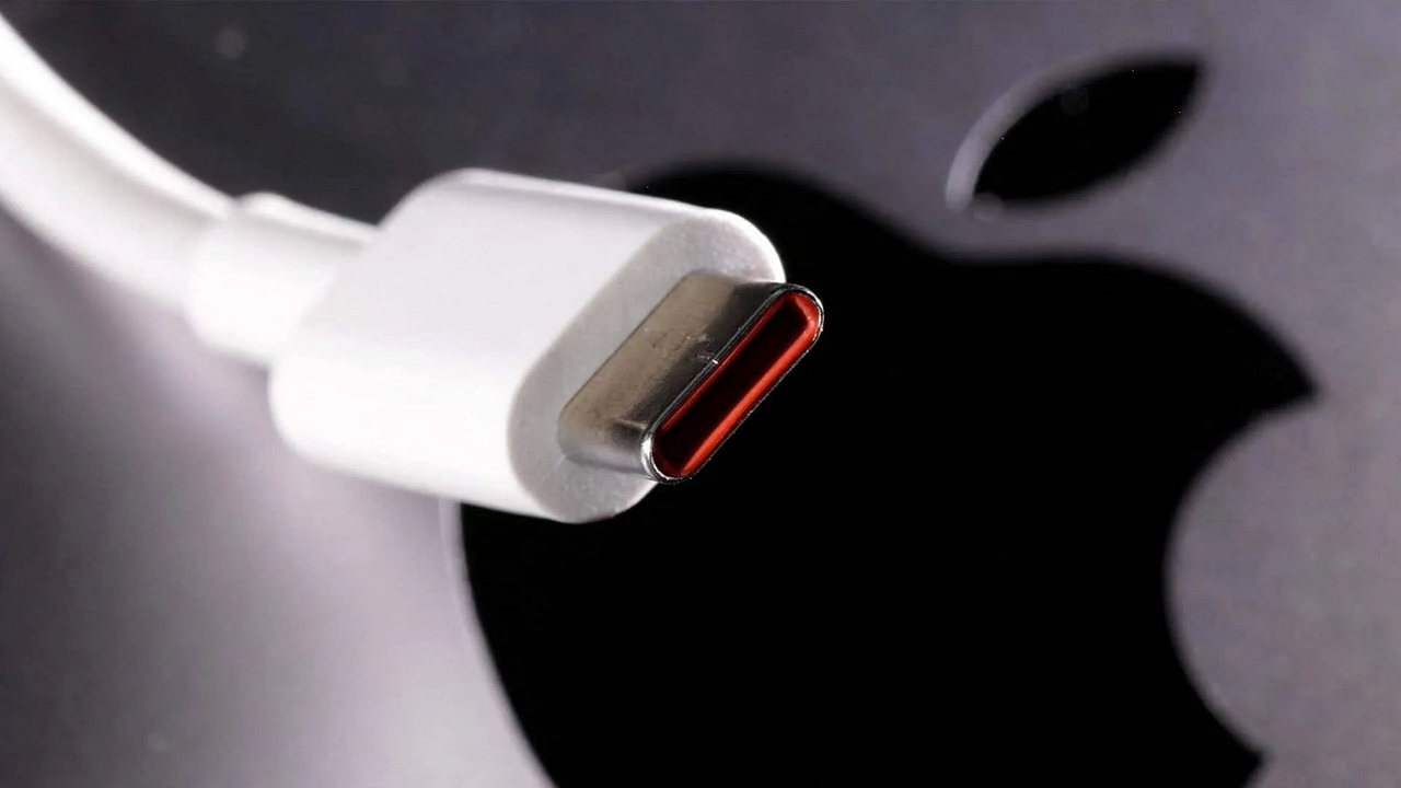 USB-C en iPhone 15 Pro Max: Uso de un cable genérico provoca desastre