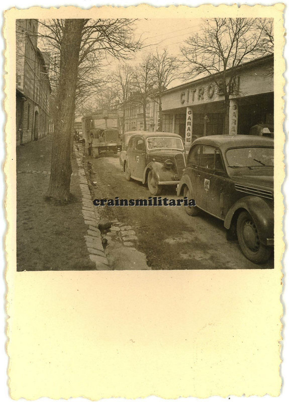 Orig. Foto Pkw mit JG54 Wappen bei Citroën Garage in Frankreich