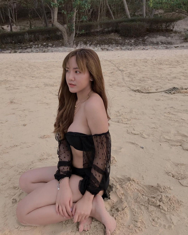 7CD4B25F-440E-43F8-B7F7-67347BDF8704