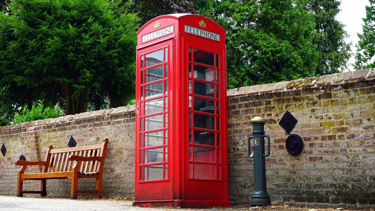 rephoneboxandbench.jpg
