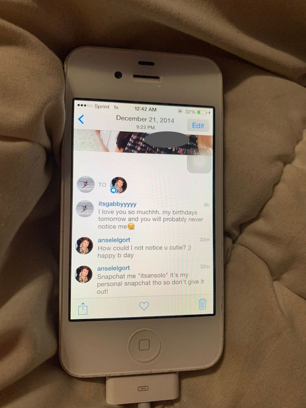 Wanita itu, yang bernama Gabby mengunggah percakapan dengan akun yang diduga milik Ansel Elgort.