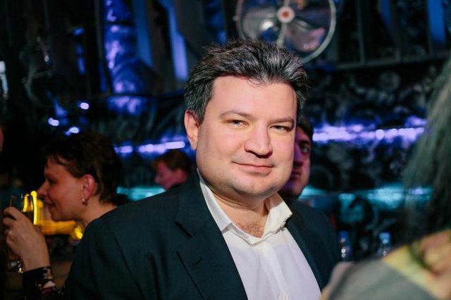 Фотография Владимира на праздничном банкете Владимир в семейном кругу фото