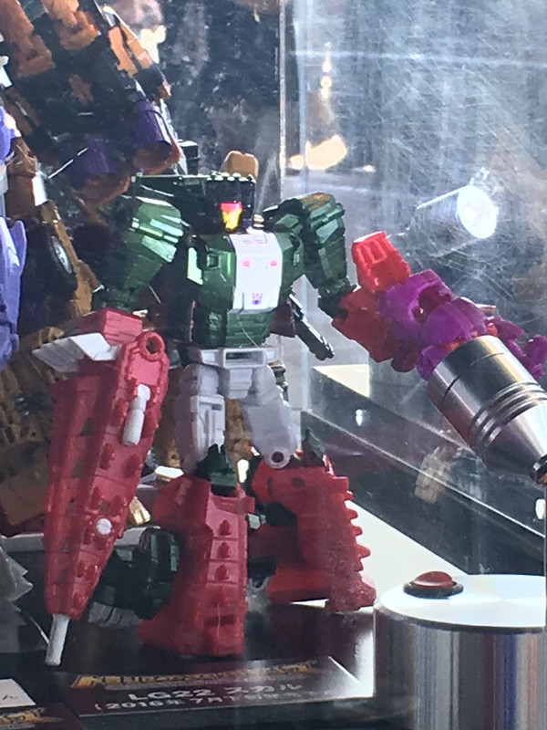 Takara-Legends-Display-03