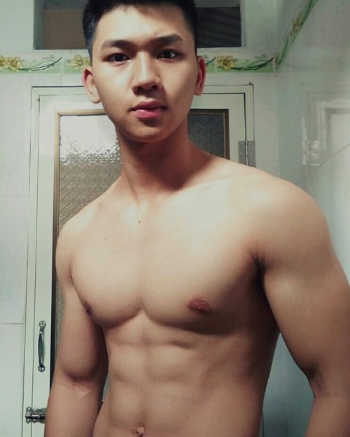 Trai 6 múi 2k2 tươi xanh như nồi canh