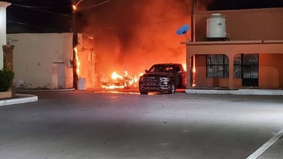 Código Rojo en Sonora: Tras tiroteos, reportan un muerto, autos calcinados y un hotel dañado