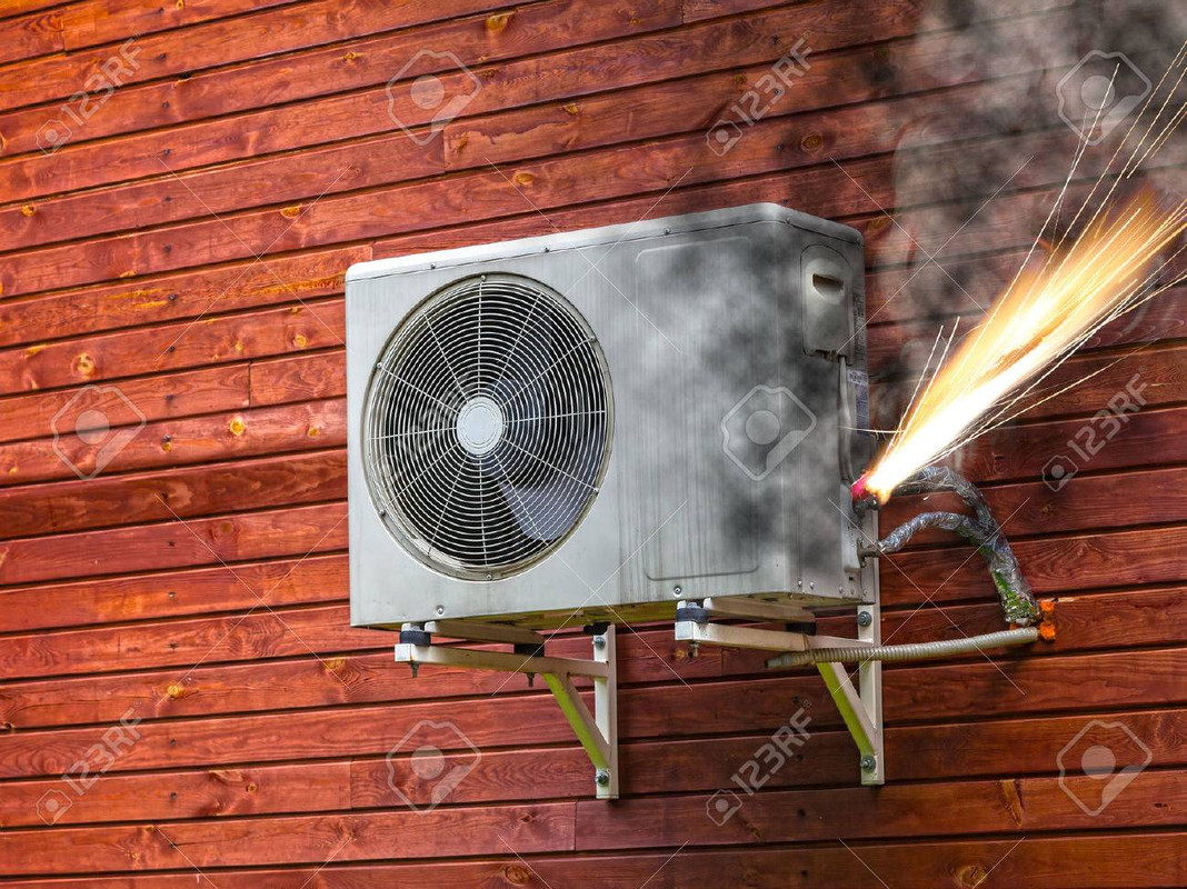 45531294-circuit-électrique-surchargé-provoquant-court-circuit-électrique-et-d-incendie-