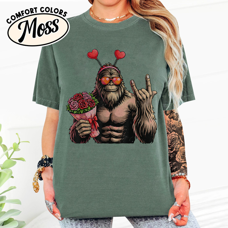 B0GG5XWRDV Funny Valentines Day Bigfoot Heart Sasquatch Men Boys Kids T Shirt MK11