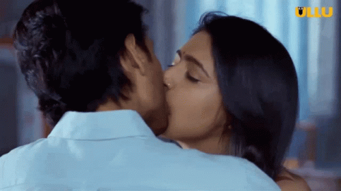 [Image: ullu-kiss.gif]