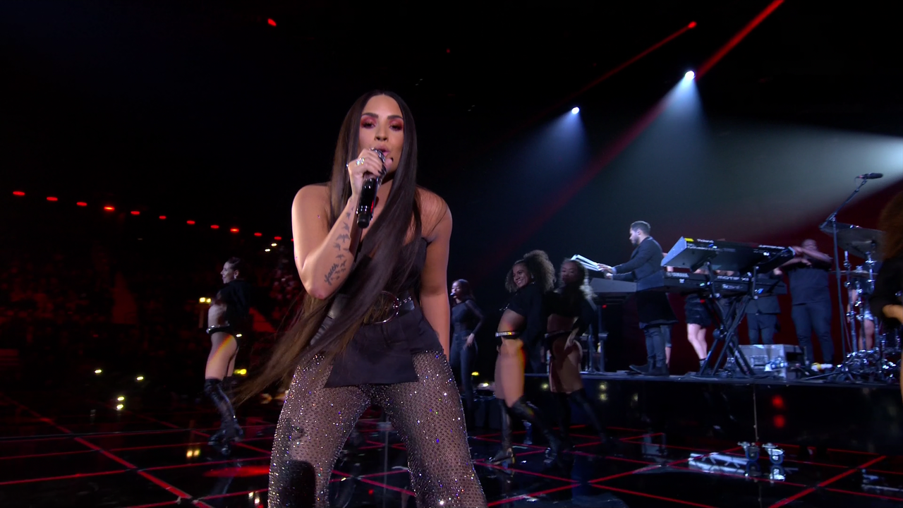 4.Demi Lovato - Sorry Not Sorry.Tell Me You Love Me(MTV EMA,12 n