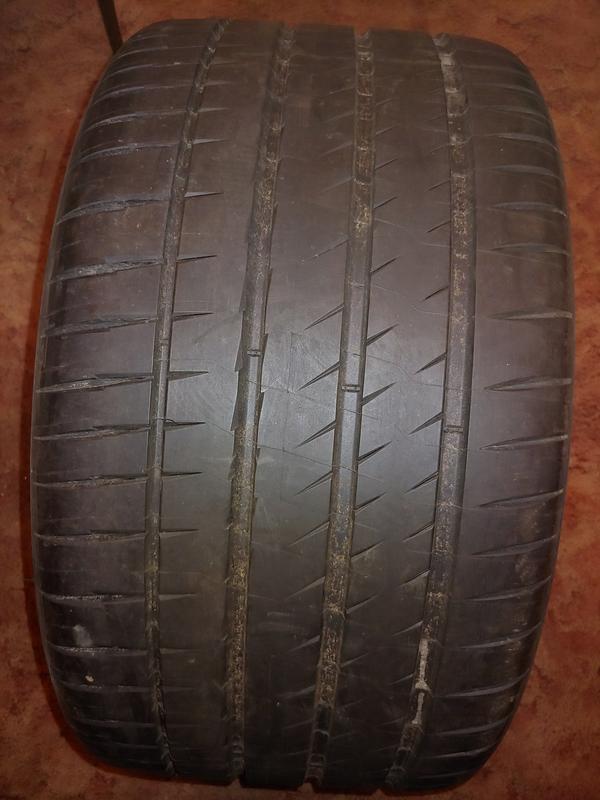 MPS4-S-305-30-20-stock-outside-of-tyre-on-left-NOTICE-JAGGED-C.jpg