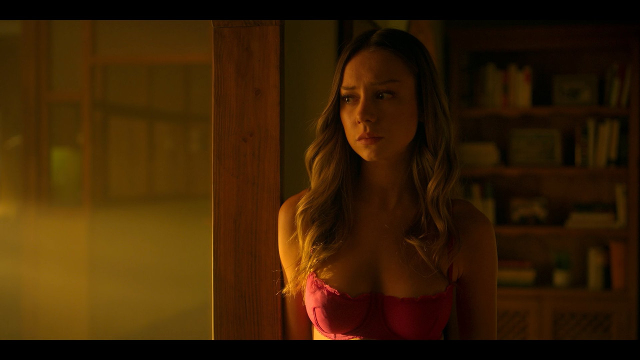 Elite.Short.Stories.Carla.Samuel.S01.1080p.NF.mkv_snapshot_09.03_[2021.08.31_13.21.45]