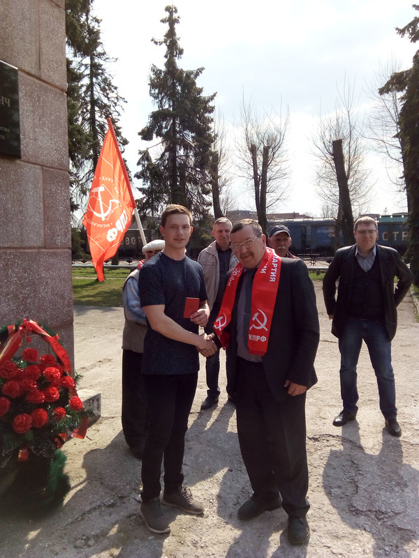 Вручение партбилета