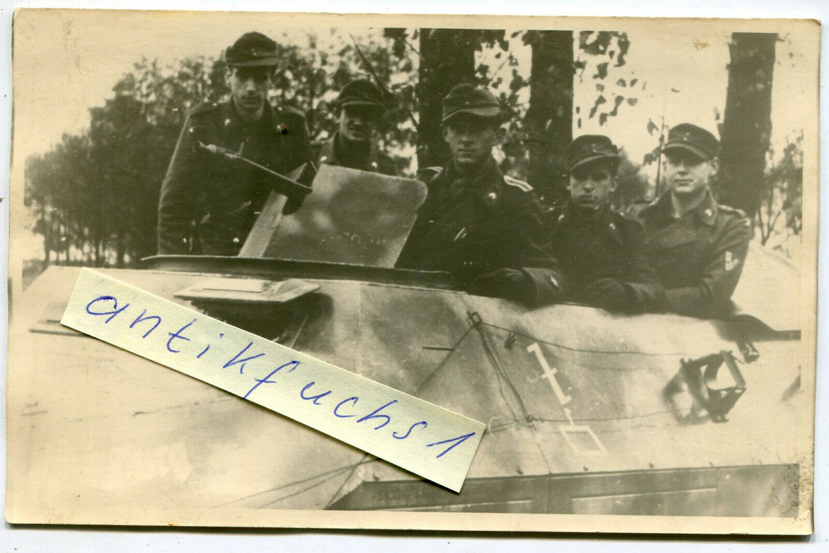 Foto WH-Schützen-Panzer  SPW mit Wappen und Panzerjäger-Soldaten 1943  44