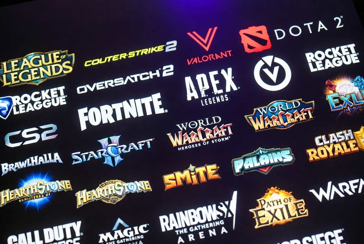 Collection of logos from major esports titles including League of Legends, CS2, and Valorant