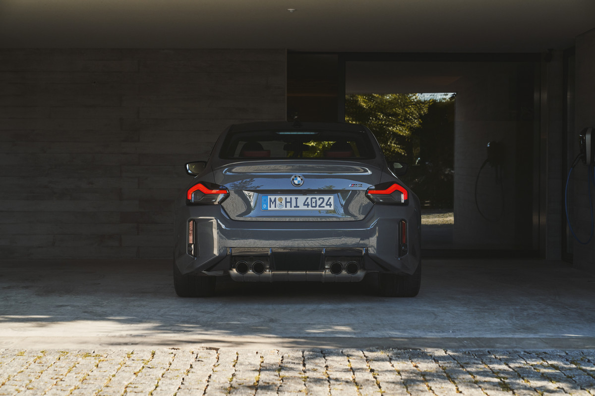 P90553550_highRes_the-new-bmw-m2-06-20