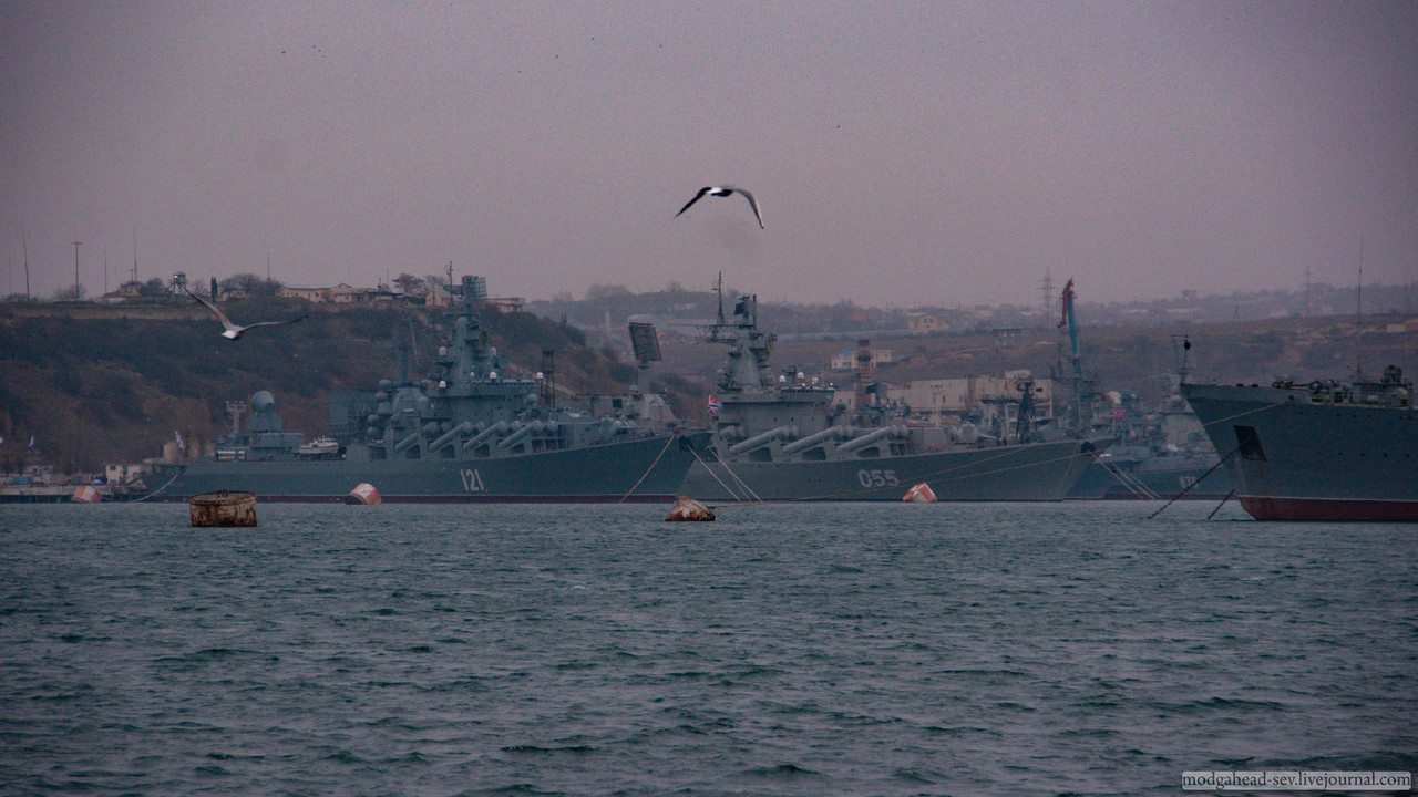 Ustinov30-9822