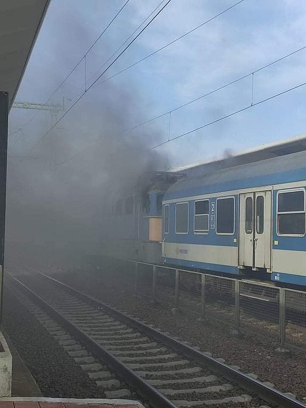 https://i.postimg.cc/yYS6NJ5w/fustolt-amozdony-budafokon-2022-04-04.jpg